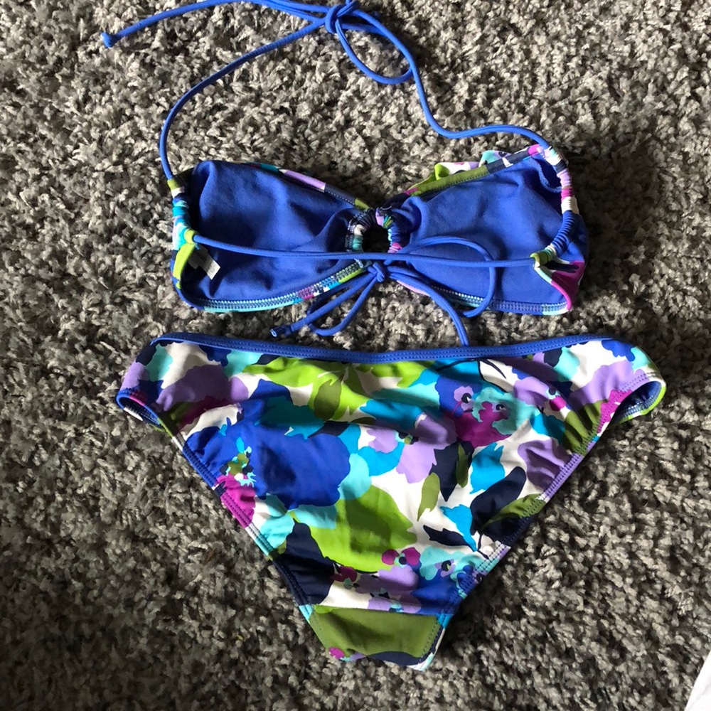 Bikini - Picture 2 of 2